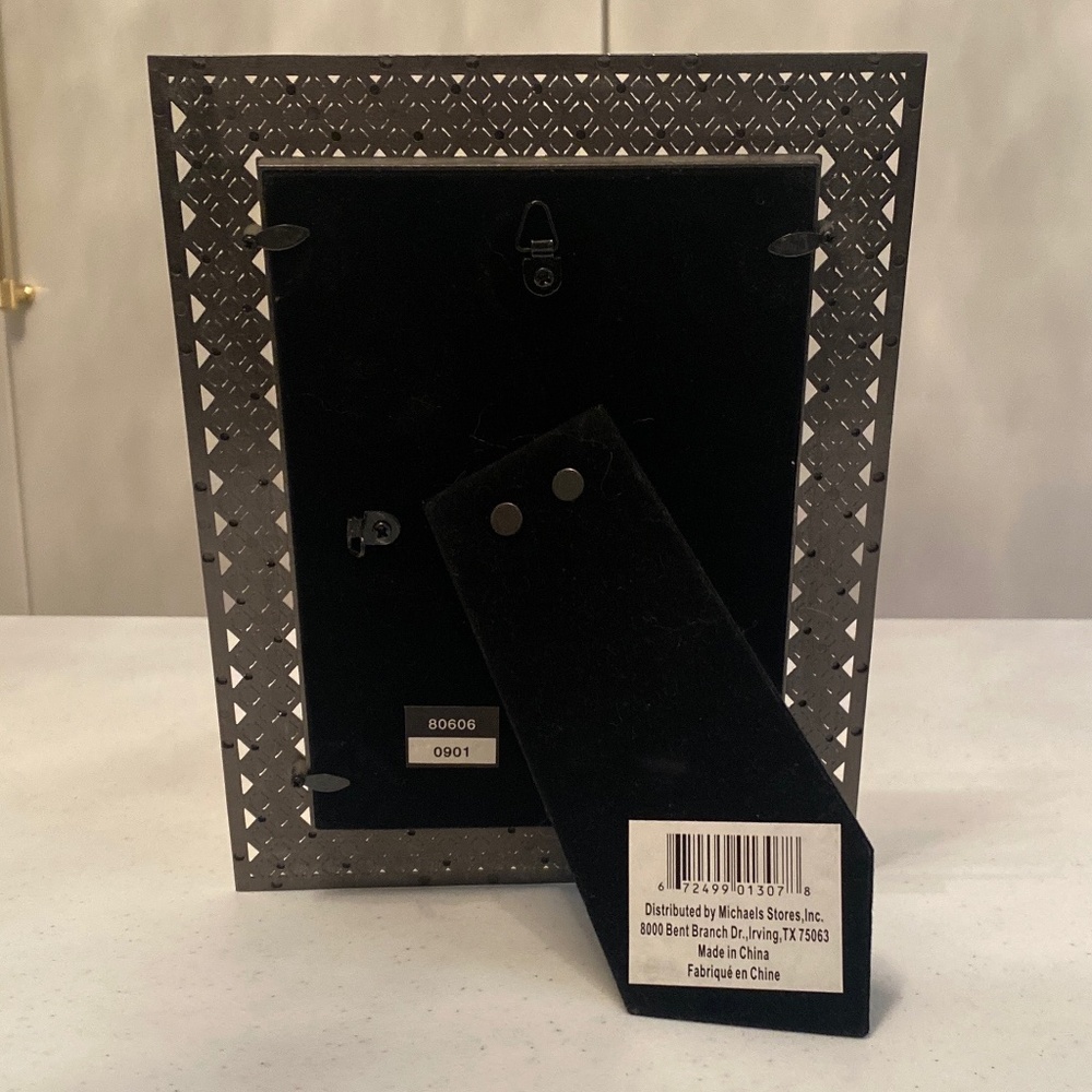 Michael’s - Gunmetal Picture Frame with Latticework & Crystal Details - Picture 4 of 9